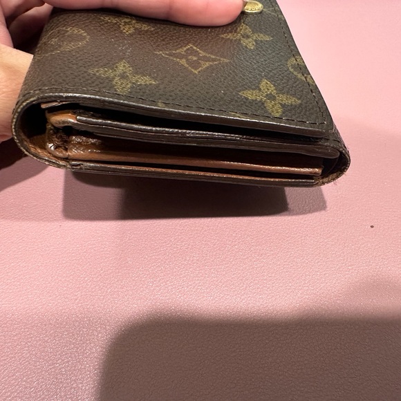 Great Condition - AUTHENTIC LV WALLET - Picture 8 of 13